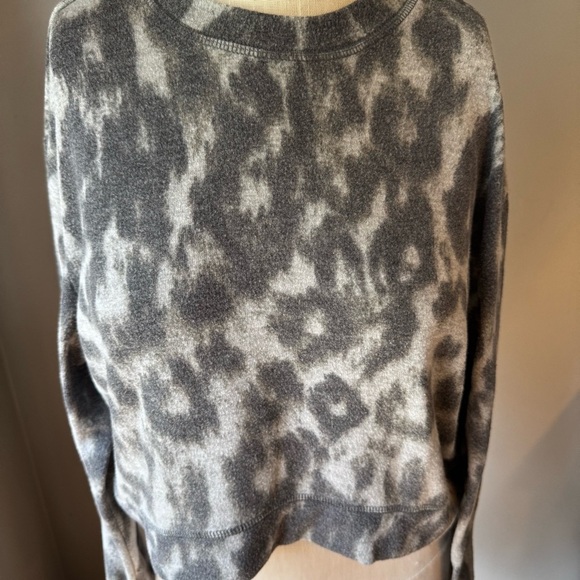 BLANK NYC Gray Leopard Print Long Sleeved Sporty Cropped Sweatshirt Size S - Picture 4 of 9